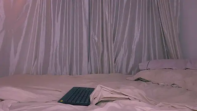 Miiafoxxx online show from 06-05-26, 06:52