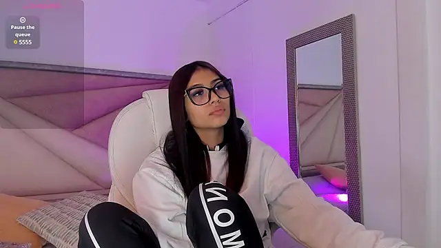 Snapshot of ZaraLim chatting on 12-06-24, 12:16 ZaraLim online show from 12-06-24, 12:16