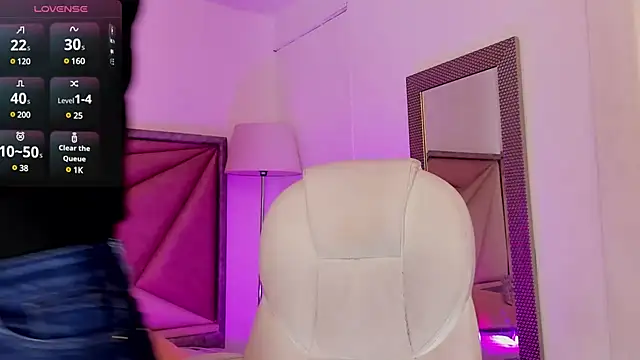 Snapshot of ZaraLim chatting on 12-08-24, 12:08 ZaraLim online show from 12-08-24, 12:08