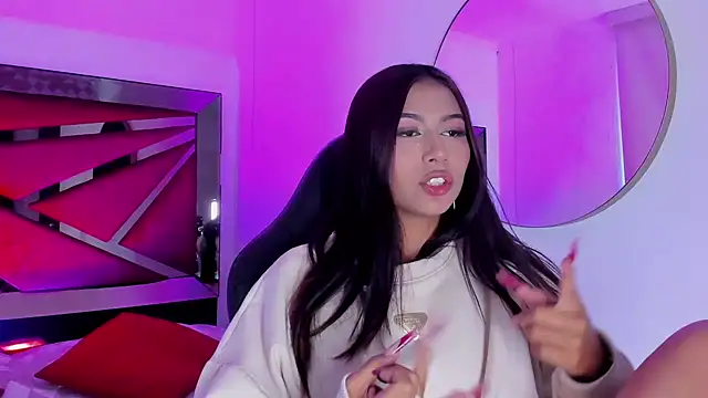 Snapshot of ZaraLim chatting on 12-20-24, 03:21 ZaraLim online show from 12-20-24, 03:21