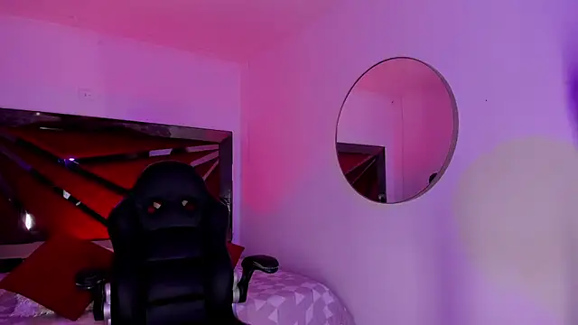 Snapshot of ZaraLim chatting on 01-20-25, 12:07 ZaraLim online show from 01-20-25, 12:07