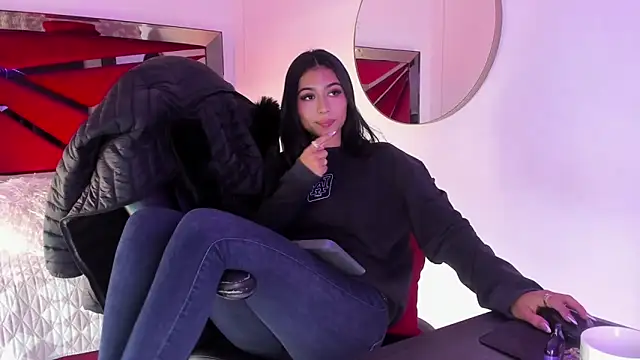 Snapshot of ZaraLim chatting on 01-20-25, 09:43 ZaraLim online show from 01-20-25, 09:43