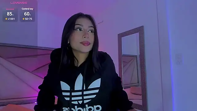 Snapshot of ZaraLim chatting on 02-19-25, 12:33 ZaraLim online show from 02-19-25, 12:33