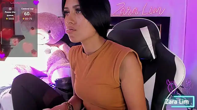 Snapshot of ZaraLim chatting on 09-13-25, 09:58 ZaraLim online show from 09-13-25, 09:58