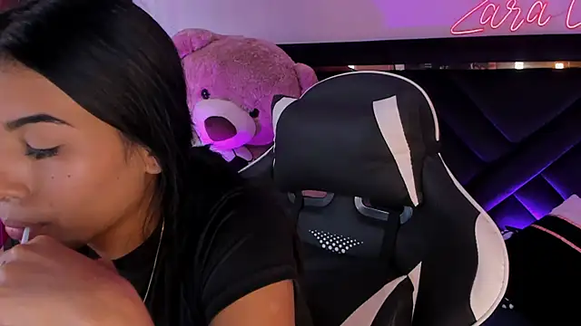 Snapshot of ZaraLim chatting on 09-28-25, 06:02 ZaraLim online show from 09-28-25, 06:02