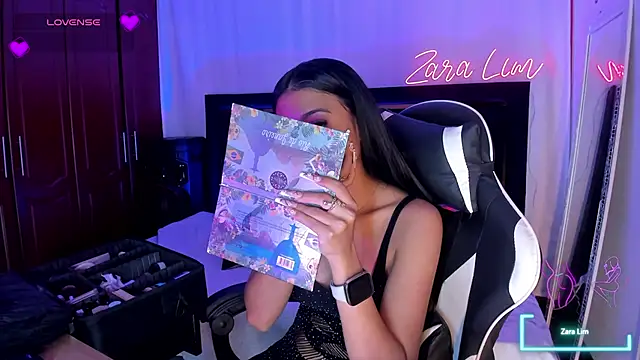 Snapshot of ZaraLim chatting on 11-13-25, 09:36 ZaraLim online show from 11-13-25, 09:36