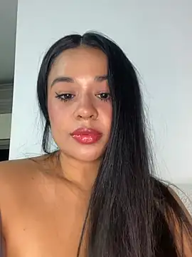 Snapshot of Aitana98_ chatting on 06-14-26, 02:24 Aitana98 online show from 06-14-26, 02:24
