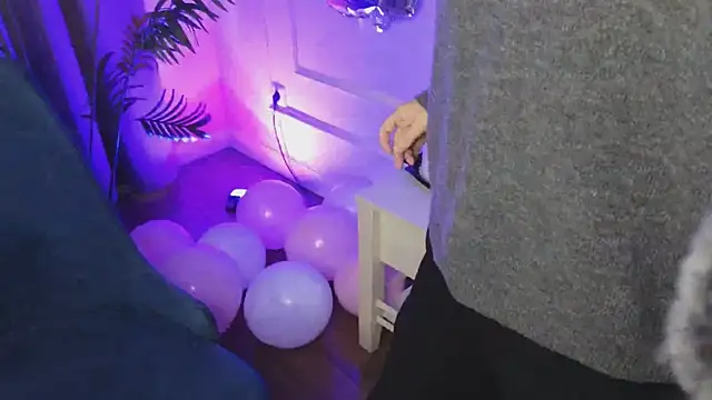 Deiri Delightful online show from 12-13-24, 06:00