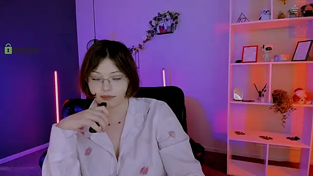 Snapshot of nikole_kitt chatting on 04-22-26, 07:04 nikole kitt online show from 04-22-26, 07:04