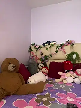 Snapshot of kymmgolden chatting on 05-15-26, 12:12 kymmgolden online show from 05-15-26, 12:12