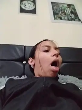 Snapshot of emma_ambar chatting on 11-21-25, 07:34 emma ambar online show from 11-21-25, 07:34