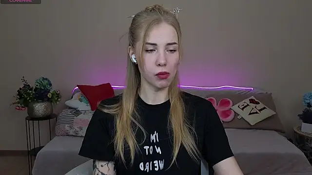 Snapshot of LunaBelli chatting on 04-04-26, 07:11 LunaBelli online show from 04-04-26, 07:11