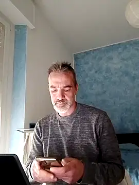 Snapshot of Marcolino183 chatting on 02-05-25, 02:26 Marcolino183 online show from 02-05-25, 02:26