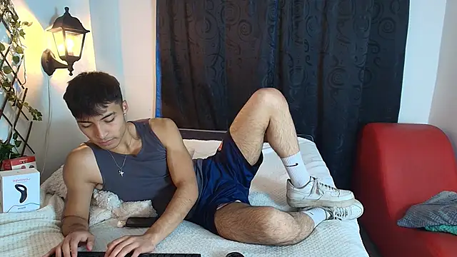Snapshot of dylan_fun18 chatting on 12-16-24, 04:05 dylan fun18 online show from 12-16-24, 04:05