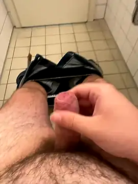 Snapshot of BigAssChubby chatting on 11-04-25, 10:47 BigAssChubby online show from 11-04-25, 10:47