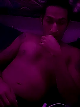 LargeDominoes online show from 04-12-26, 09:03