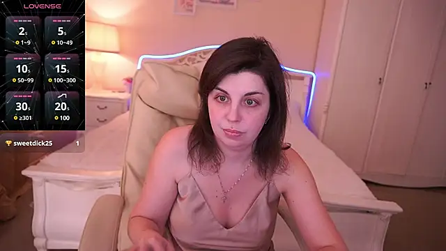 MirandaWong online show from 02-24-25, 09:53