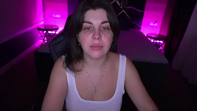 MirandaWong online show from 11-10-25, 05:39