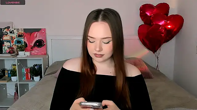 Snapshot of LittleKiitten chatting on 06-18-26, 03:16 LittleKiitten online show from 06-18-26, 03:16