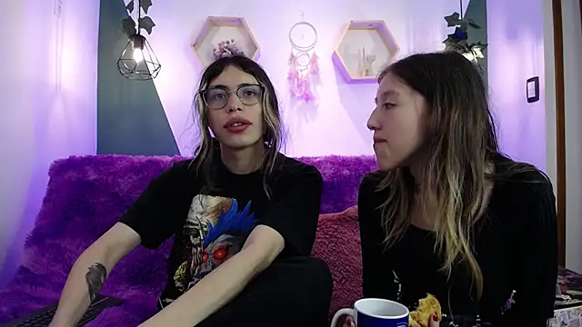 Snapshot of BRIAR_AND_BLAIR chatting on 12-02-24, 01:57 BRIAR AND BLAIR online show from 12-02-24, 01:57