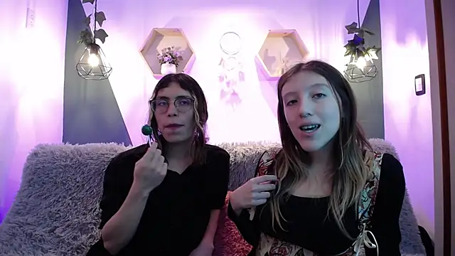 Snapshot of BRIAR_AND_BLAIR chatting on 12-03-24, 02:05 BRIAR AND BLAIR online show from 12-03-24, 02:05