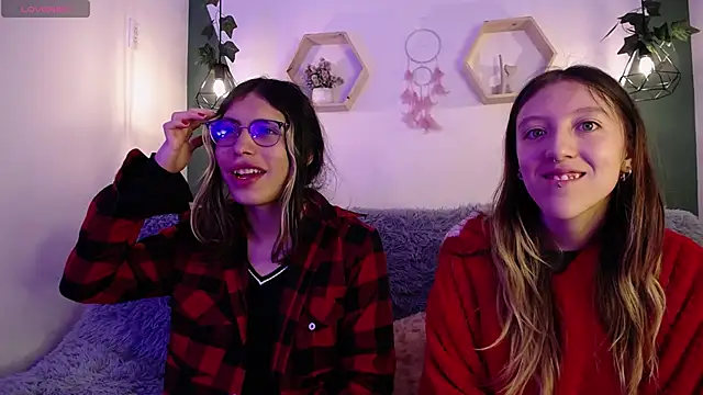 Snapshot of BRIAR_AND_BLAIR chatting on 12-23-24, 01:56 BRIAR AND BLAIR online show from 12-23-24, 01:56