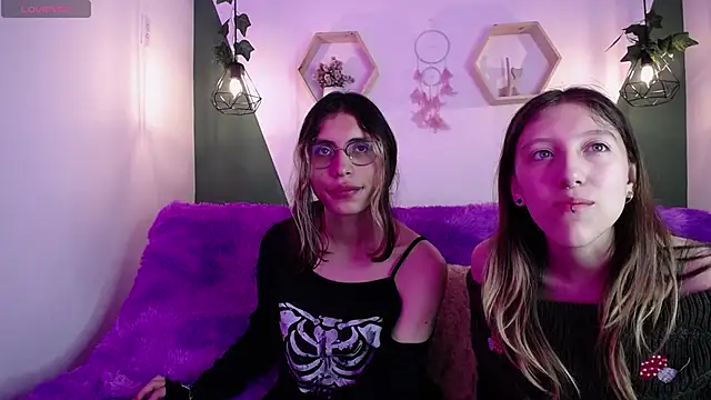 Snapshot of BRIAR_AND_BLAIR chatting on 12-26-24, 01:32 BRIAR AND BLAIR online show from 12-26-24, 01:32