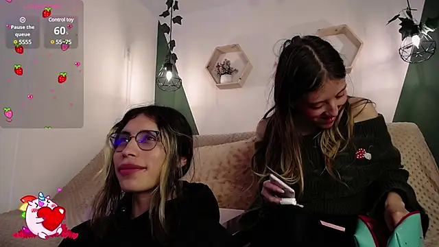 Snapshot of BRIAR_AND_BLAIR chatting on 01-04-25, 01:42 BRIAR AND BLAIR online show from 01-04-25, 01:42