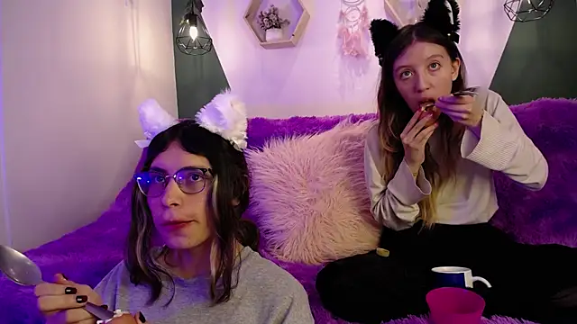 Snapshot of BRIAR_AND_BLAIR chatting on 01-09-25, 01:35 BRIAR AND BLAIR online show from 01-09-25, 01:35