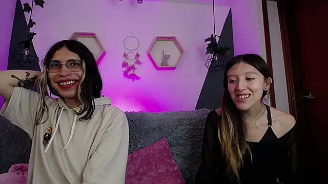 Snapshot of BRIAR_AND_BLAIR chatting on 02-10-25, 02:16 BRIAR AND BLAIR online show from 02-10-25, 02:16