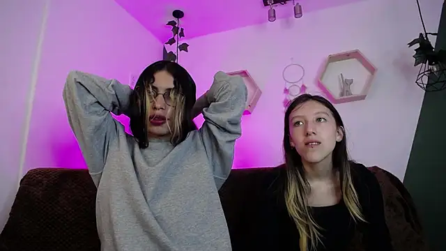 Snapshot of BRIAR_AND_BLAIR chatting on 02-11-25, 02:13 BRIAR AND BLAIR online show from 02-11-25, 02:13