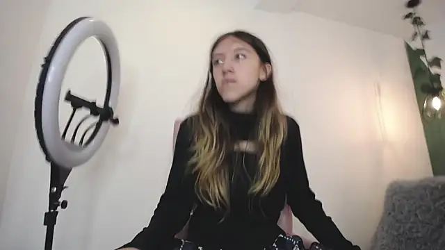 Snapshot of BRIAR_AND_BLAIR chatting on 03-20-25, 01:59 BRIAR AND BLAIR online show from 03-20-25, 01:59