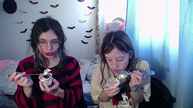 Snapshot of BRIAR_AND_BLAIR chatting on 09-08-25, 04:06 BRIAR AND BLAIR online show from 09-08-25, 04:06