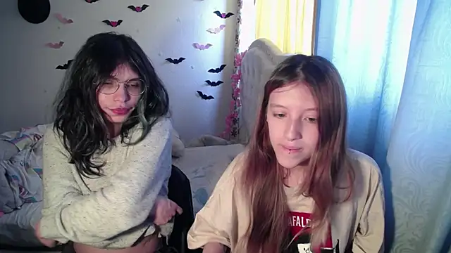 Snapshot of BRIAR_AND_BLAIR chatting on 09-10-25, 04:29 BRIAR AND BLAIR online show from 09-10-25, 04:29