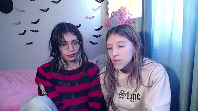 Snapshot of BRIAR_AND_BLAIR chatting on 09-19-25, 05:13 BRIAR AND BLAIR online show from 09-19-25, 05:13