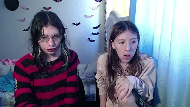 Snapshot of BRIAR_AND_BLAIR chatting on 09-20-25, 03:57 BRIAR AND BLAIR online show from 09-20-25, 03:57