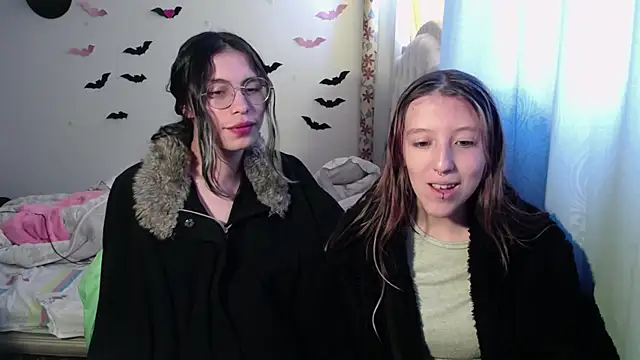 Snapshot of BRIAR_AND_BLAIR chatting on 09-25-25, 03:49 BRIAR AND BLAIR online show from 09-25-25, 03:49