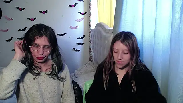 Snapshot of BRIAR_AND_BLAIR chatting on 09-29-25, 04:34 BRIAR AND BLAIR online show from 09-29-25, 04:34