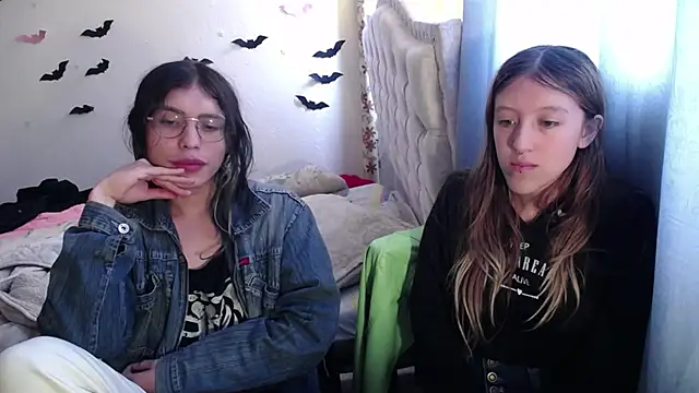 Snapshot of BRIAR_AND_BLAIR chatting on 10-10-25, 04:28 BRIAR AND BLAIR online show from 10-10-25, 04:28