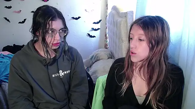 Snapshot of BRIAR_AND_BLAIR chatting on 10-16-25, 06:53 BRIAR AND BLAIR online show from 10-16-25, 06:53