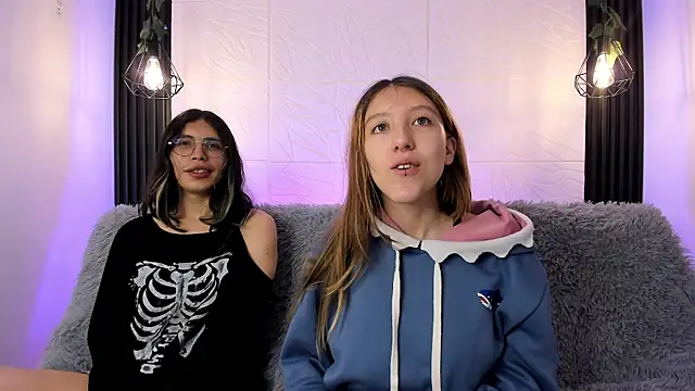 Snapshot of BRIAR_AND_BLAIR chatting on 10-25-25, 01:07 BRIAR AND BLAIR online show from 10-25-25, 01:07