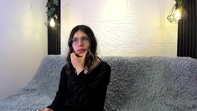 Snapshot of BRIAR_AND_BLAIR chatting on 10-29-25, 01:24 BRIAR AND BLAIR online show from 10-29-25, 01:24