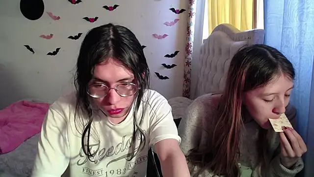 Snapshot of BRIAR_AND_BLAIR chatting on 10-30-25, 01:45 BRIAR AND BLAIR online show from 10-30-25, 01:45