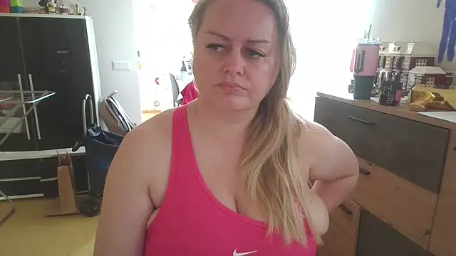 Snapshot of Meliss_Official9 chatting on 06-19-26, 05:12 Meliss Official9 online show from 06-19-26, 05:12