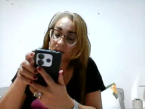 Snapshot of karlabarrera chatting on 09-15-25, 09:59 karlabarrera online show from 09-15-25, 09:59