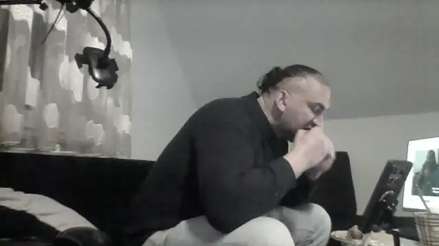 Snapshot of NewyorkDimi chatting on 11-18-25, 01:11 NewyorkDimi online show from 11-18-25, 01:11