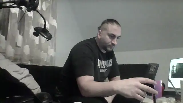 Snapshot of NewyorkDimi chatting on 11-21-25, 04:11 NewyorkDimi online show from 11-21-25, 04:11