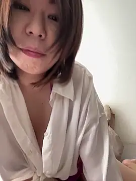 Snapshot of Yukimi- chatting on 12-11-24, 04:28 Yukimi- online show from 12-11-24, 04:28