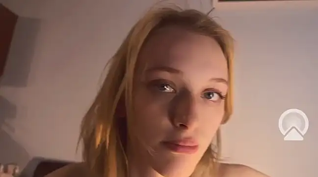 Snapshot of Evvie_Summn1 chatting on 12-10-24, 02:05 Evvie Summn1 online show from 12-10-24, 02:05