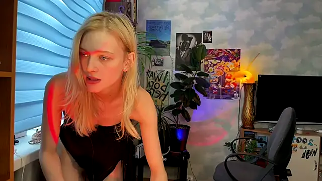 Snapshot of Evvie_Summn1 chatting on 02-23-25, 05:34 Evvie Summn1 online show from 02-23-25, 05:34